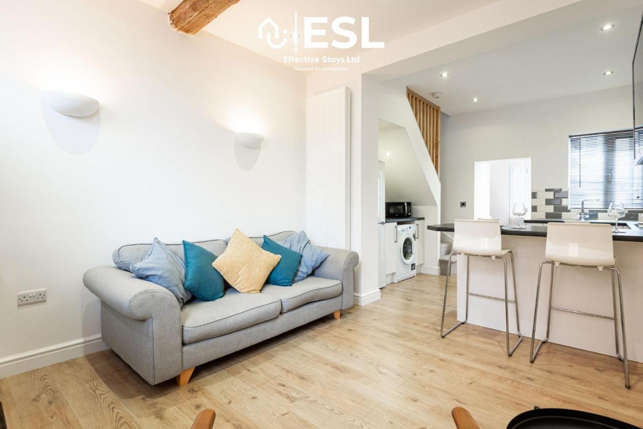 2 Bedroom Terrace Cottage, Parking, 5 Minutes Drive To Royal Hospital *