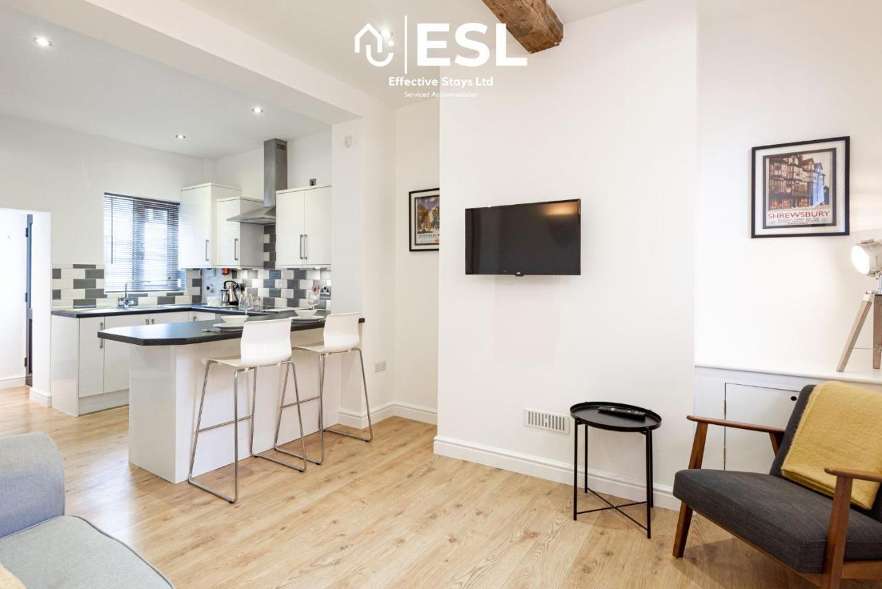 Holiday home 2 Bedroom Terrace Cottage, Parking, 5 Minutes Drive To Royal Hospital