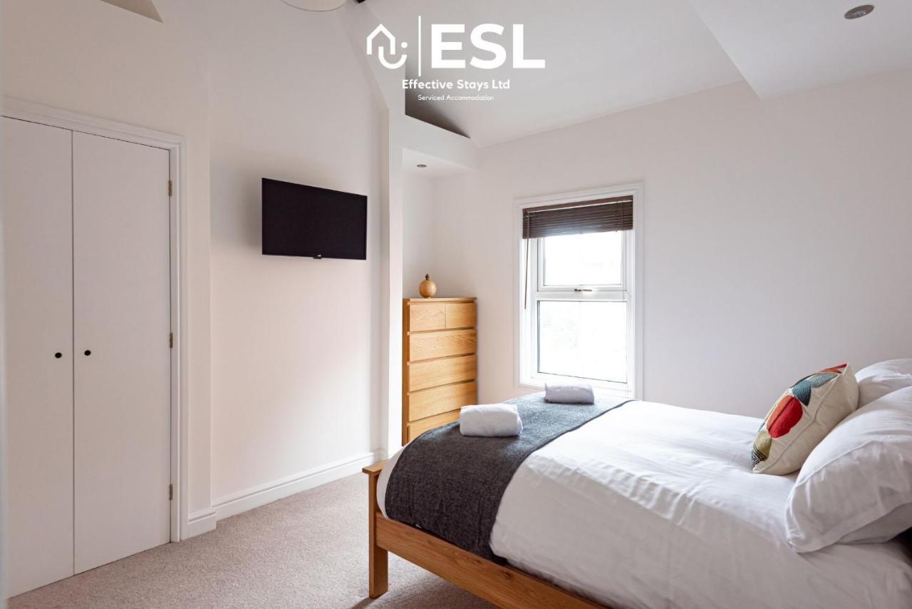 Holiday home 2 Bedroom Terrace Cottage, Parking, 5 Minutes Drive To Royal Hospital Shrewsbury