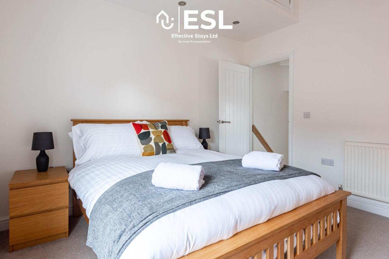 2 Bedroom Terrace Cottage, Parking, 5 Minutes Drive To Royal Hospital * Shrewsbury