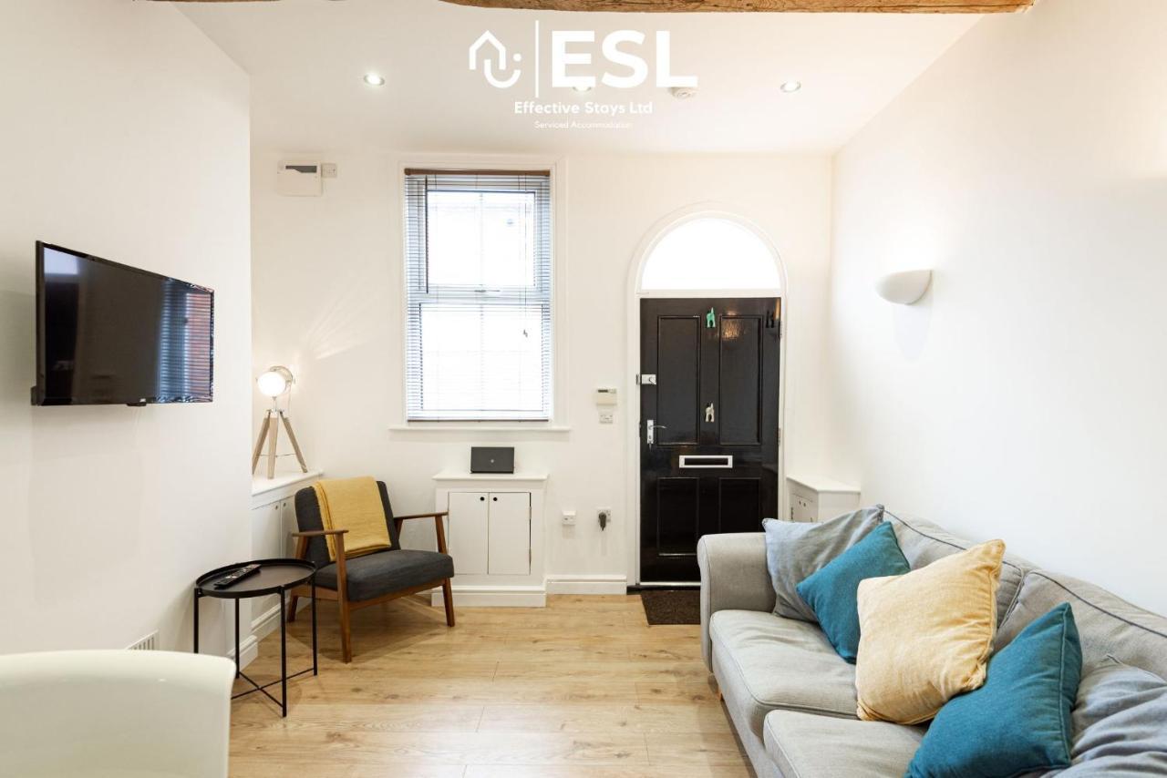 2 Bedroom Terrace Cottage, Parking, 5 Minutes Drive To Royal Hospital * Shrewsbury